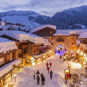 *** Hotel Du Bourg Francia